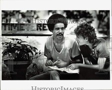 1984 Press Photo Brian Miller & Marty Kulic Talk at Spectrum Relating Area