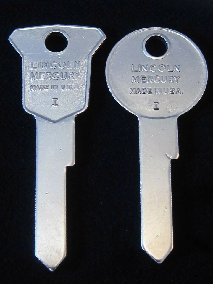 JUEGO DE LLAVES EN BLANCO MERCURIO OEM 1952-56 NOS Baúl de encendido Medallista Monterey de colección Foto 3 de 4