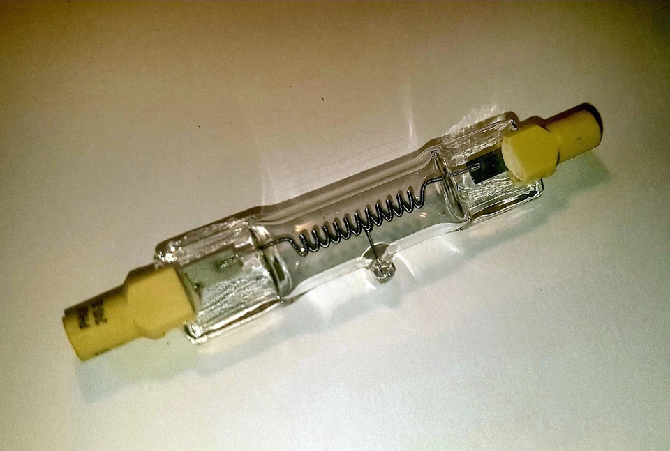 Quartz Halogen bulb FEA A1/228 600W Boxed. Located Swanley, Kent - Image 2 of 2