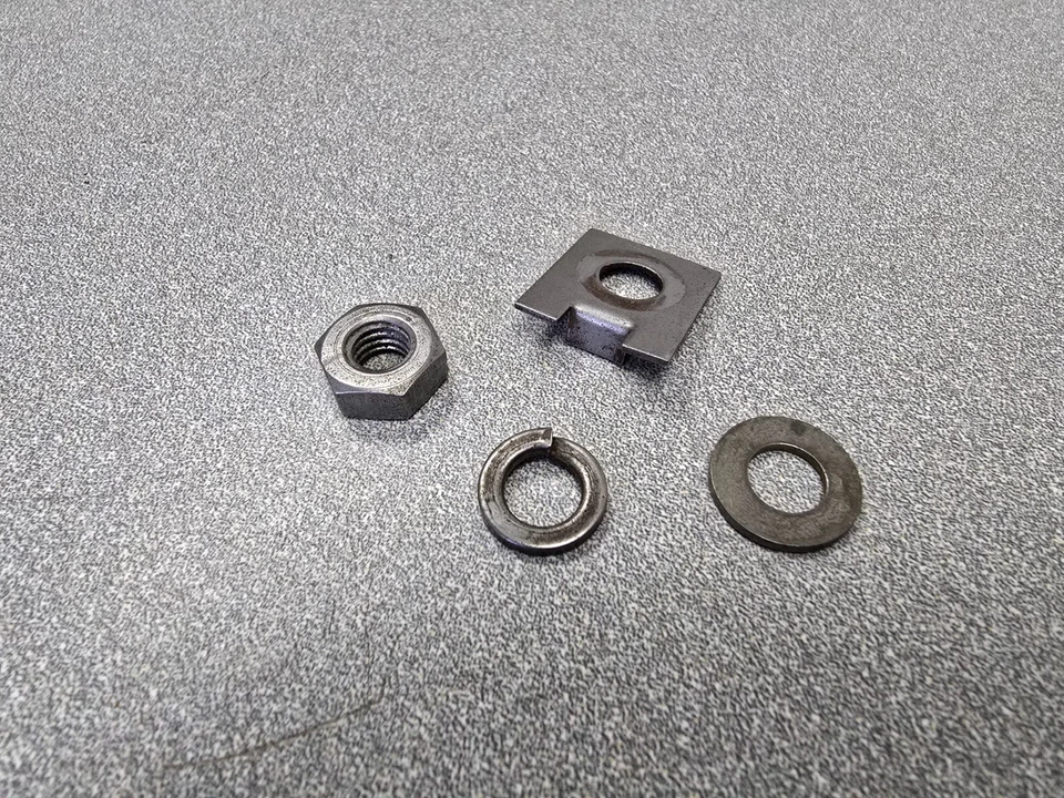 BONITO KIT DE MONTAJE EMBUDO ESCAPE PARACHOQUES TRASERO ORIGINAL PORSCHE 356B 356C 356SC 4 PIEZAS Foto 4 de 4