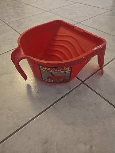 HANDy 1600-6 Red Plastic Roller Cup 1 pt. with Comfortable handle