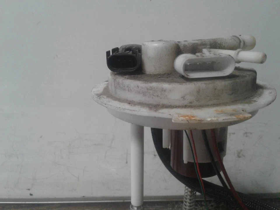 Used Fuel Pump fits: 2013 Chevrolet Express 1500 van Pump Assembly Cargo Van w/o Foto 2 de 4