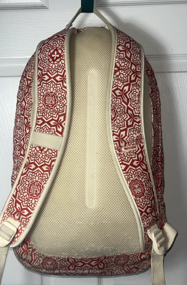 Mochila para laptop Shepard Fairey INCASE POP ART grafite vermelho - Imagem 4 de 4