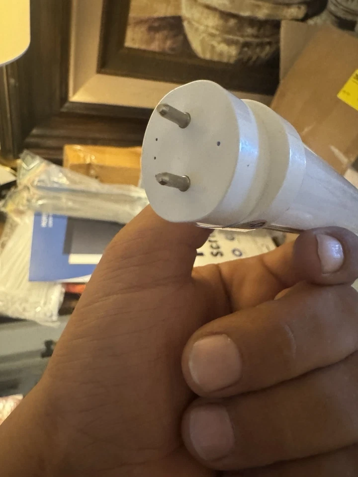 (4pcs) T8 LED 4ft, 48 inch Fluorescent Tube Light Bulb, 18W 5000K Daylight Color - Image 3 of 4