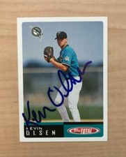 KEVIN OLSEN FLORIDA MARLINS SIGNED AUTOGRAPHED 2002 TOPPS TOTAL CARD #575 W/COA