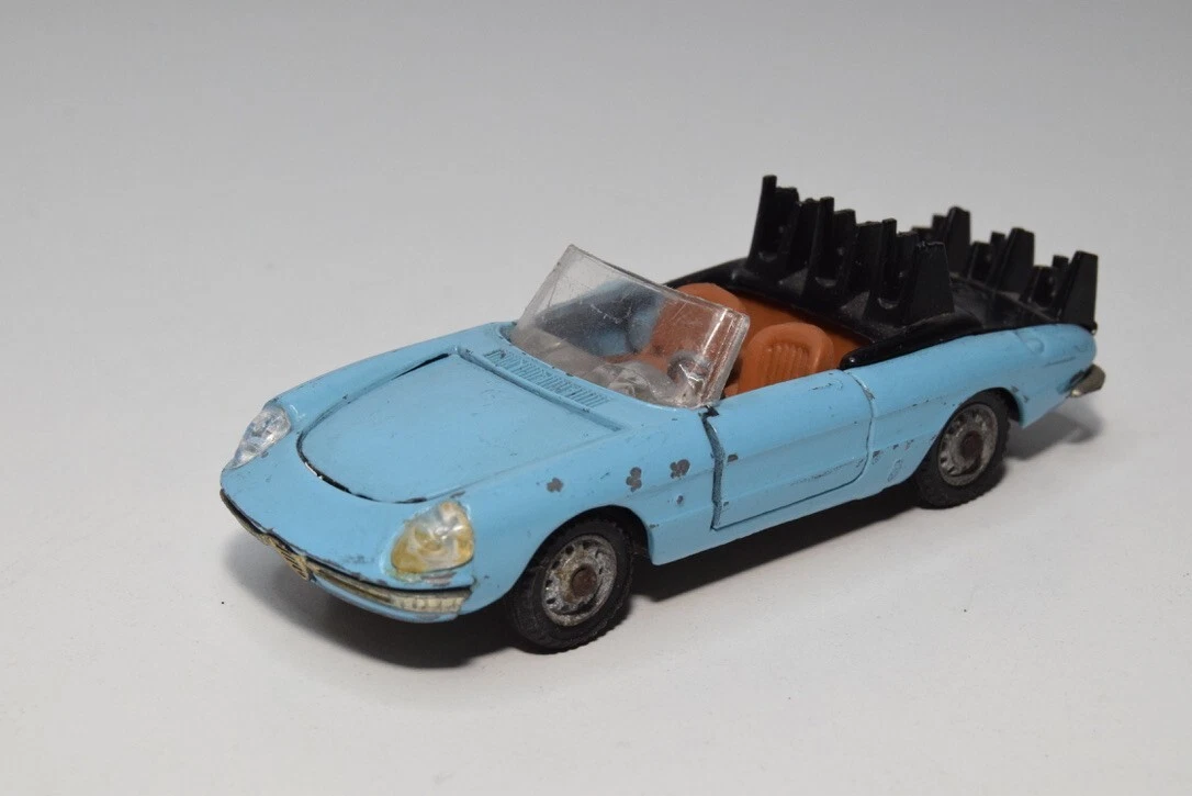 Alfa Romeo Diecast 1/43 – Modeltoys + Livre La Petite Poule (Polistil/Mebetoys)