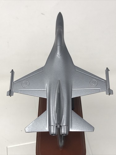 IDF Taiwan Air Force Fighter Jet Model on Wood Base IDF AIDC F-CK-1A Plane - Picture 3 of 10
