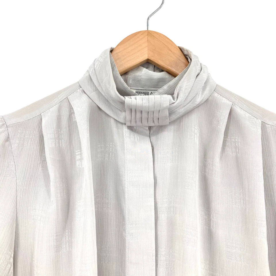 Blusa Vintage Anne Klein Gris Manga Larga Botón con Banda para el Cuello Talla 8 Hecha en Japón Foto 2 de 4