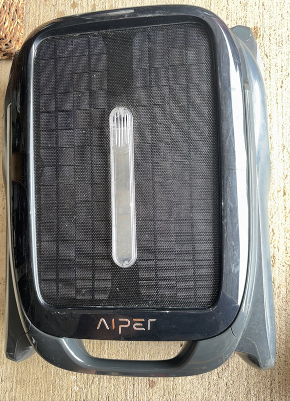 Aiper Surfer S1 Solar Powered Cordless Robotic Pool Skimmer Partially Working Re