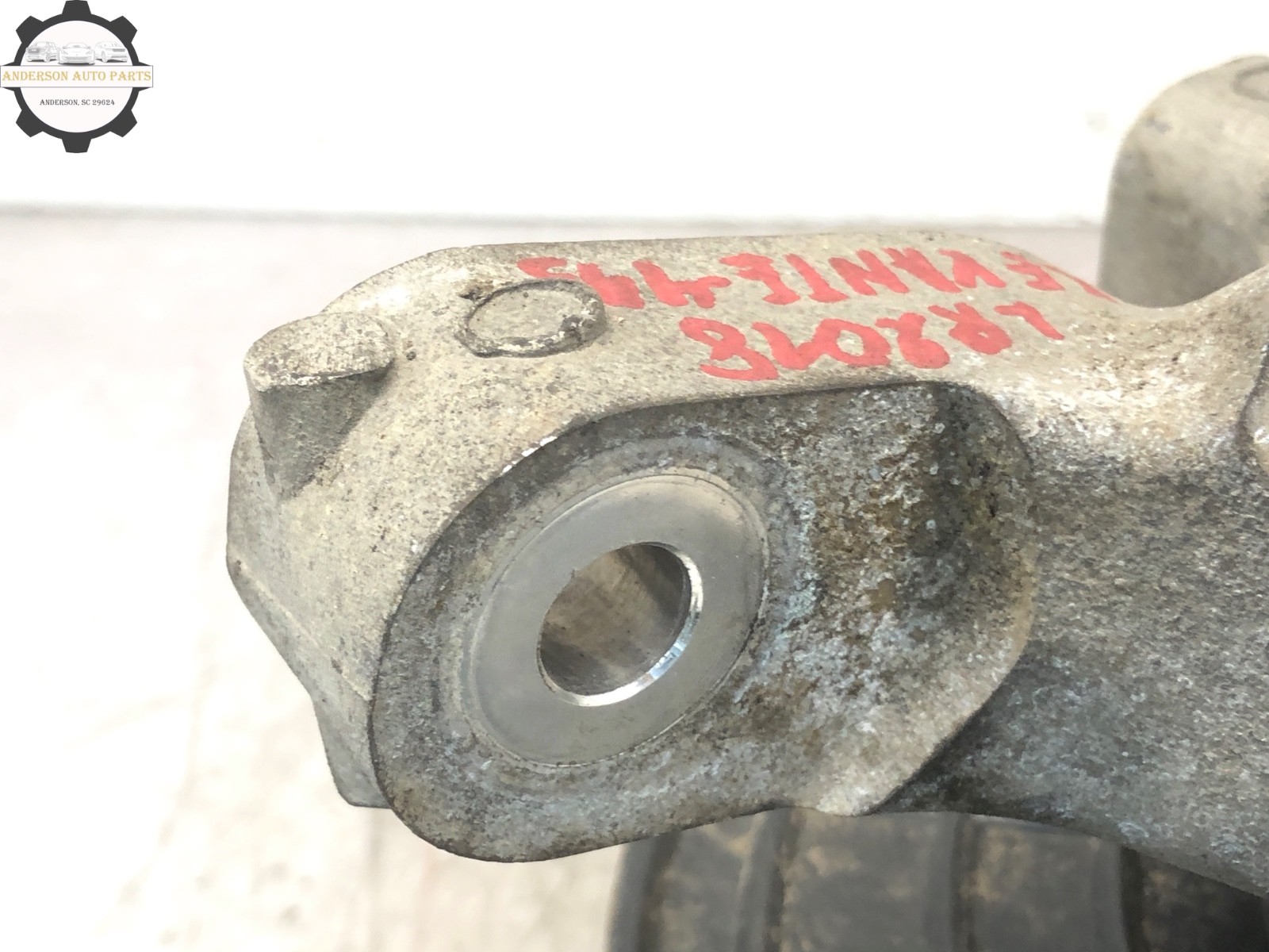 2017-2020 MASERATI LEVANTE AWD 3.0L LEFT DRIVER REAR SPINDLE KNUCKLE HUB OEM