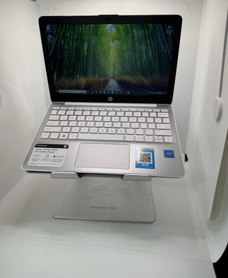 HP Stream 11-ak0035nr 32GB Intel Celeron N4020 4GB w/adjustable stand