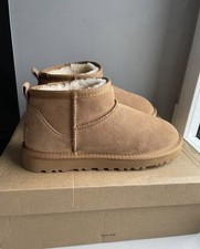 UGG mini Taille 39