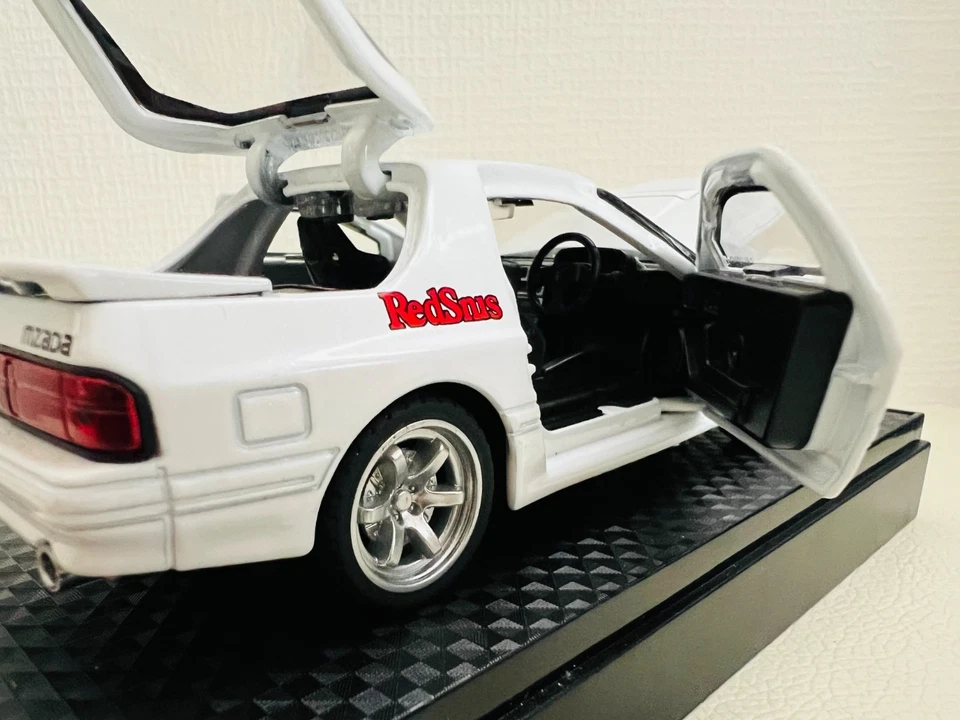 "Initial D"Ryosuke Takahashi Version Diecast Mazda Savanna RX-7 FC3S 1:32 model - Image 4 of 4