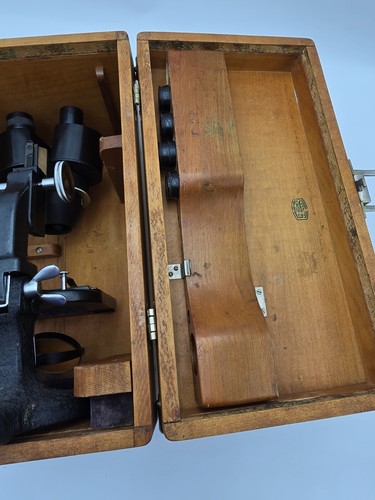 VINTAGE AO AMERICAN OPTICAL SPENCER STEREO MICROSCOPE IN WOODEN CASE - Picture 5 of 13