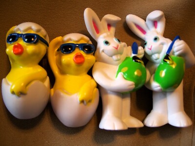 EASTER 2001 PVC Topps Pencil  or Cake Toppers LOT 2 1/4'' Bunnies Chickens in Egg