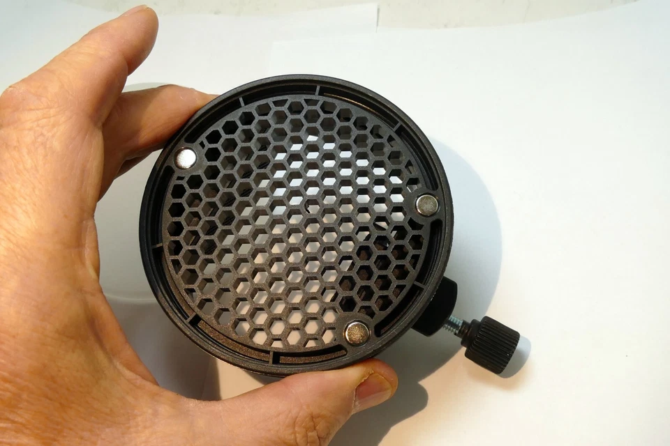 Diffuser Honeycomb Magnetic Speedlight Round Omnibounce for Godox flash V1 R2 - Image 3 of 4