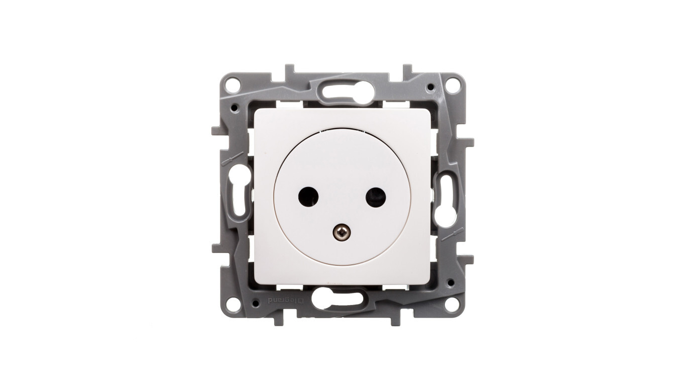 NILOE Single flat socket with shutters 16A IP21 white 664737 /T2UK