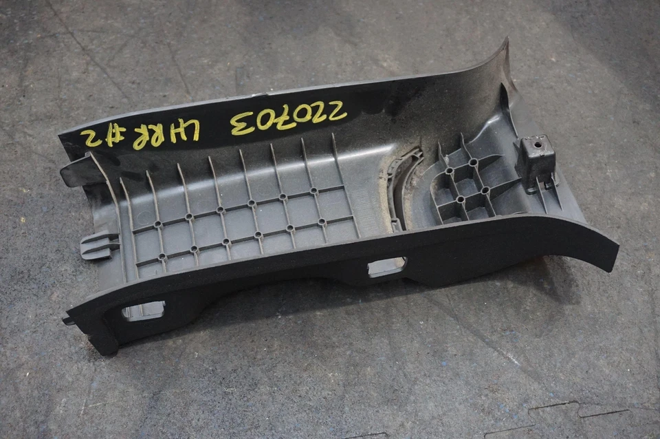 Left Driver Side Center B-Pillar Upper Trim Panel Black 25858002 Hummer H2 08-09 - Image 3 of 4