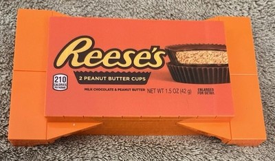 Reese's Snap & Switch Buildable Candy Bar LEGO-like building blocks. 