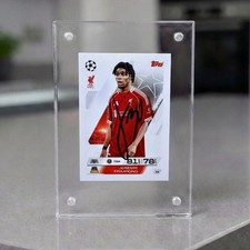 Carta Jeremie Frimpong Liverpool firmata con cornice acrilica Topps Match Attax 2025/26