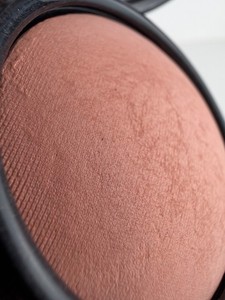 MAC mineralize blush-color Naturally Flawless- Natural