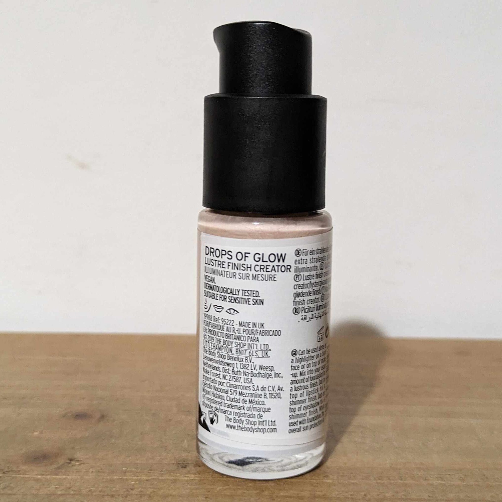 The Body Shop Drops Of Glow Illuminating Lustre Finish Creator