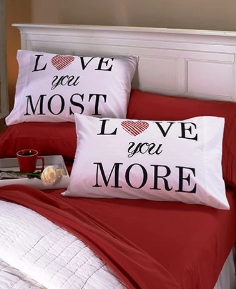 Juego de 2 fundas de almohada de novedad Mr. Mrs Right/Love You More/To the Moon & Back Foto 3 de 3