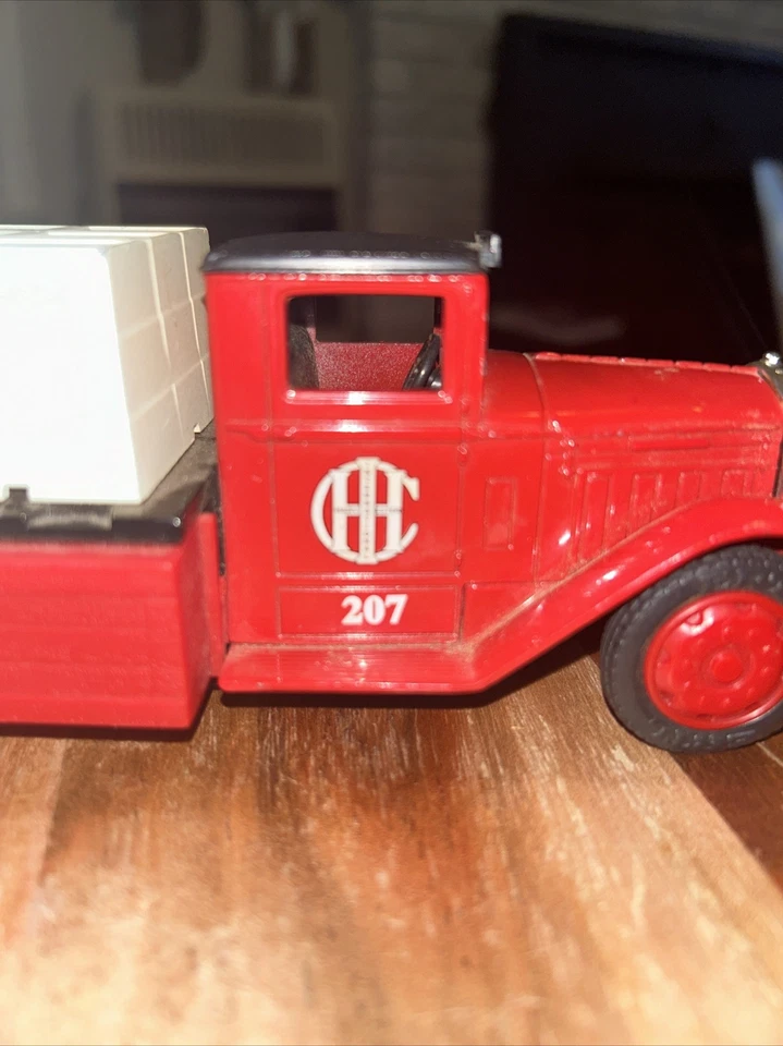 Camión ERTL International Harvester Case IH Die-Cast Metal 1930 Diamante "T" Foto 2 de 4