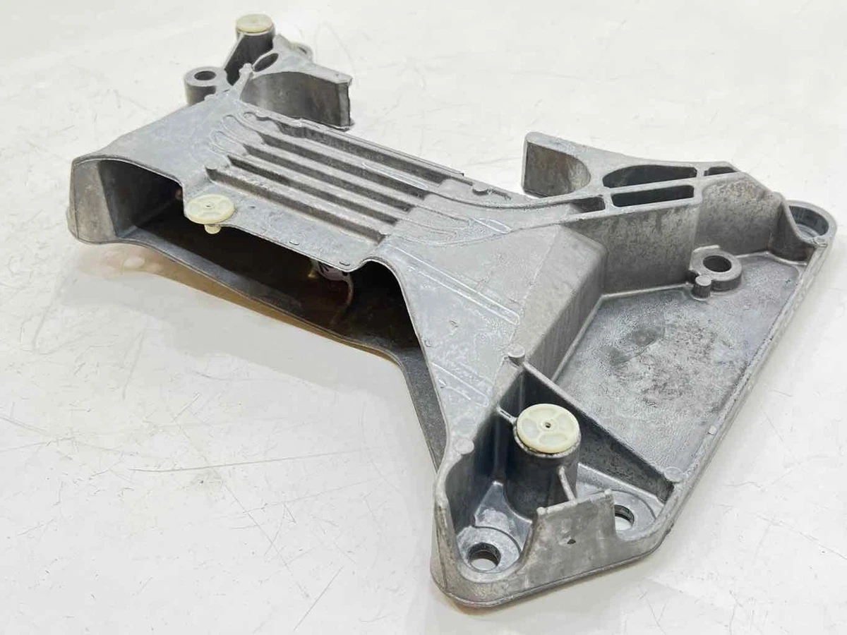 2017 - 2023 BMW 530I G30 TRANSMISSION CROSSMEMBER MOUNT BRACKET  