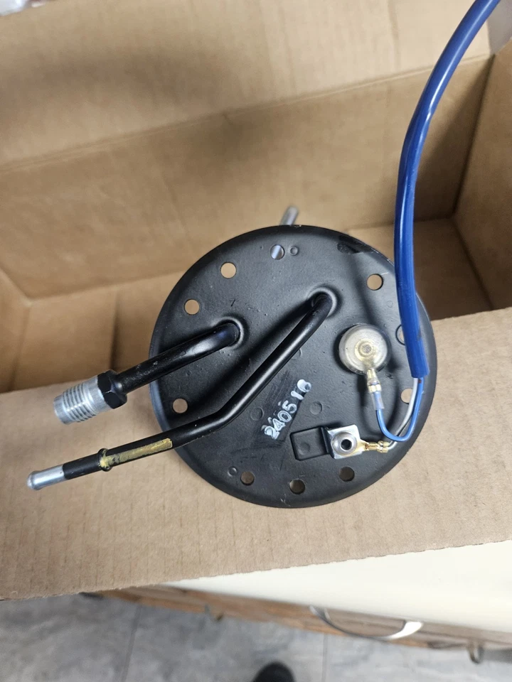 Soporte de suspensión de bomba de combustible genuino OEM Toyota 23206-35121 camioneta 1989-1991 Foto 2 de 4