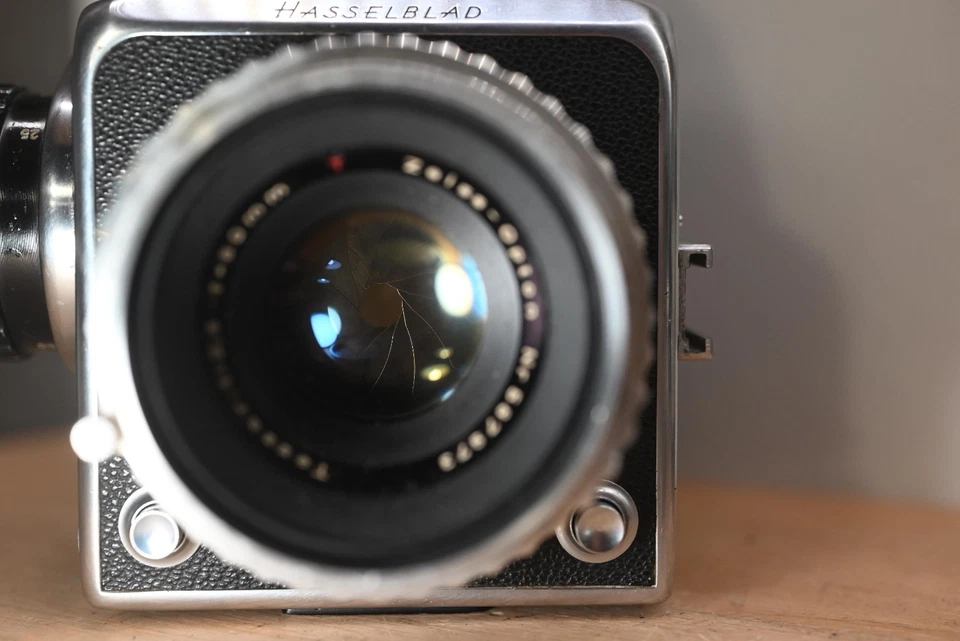 HASSELBLAD 1000F WITH 3 LENSES - Photo 3/4