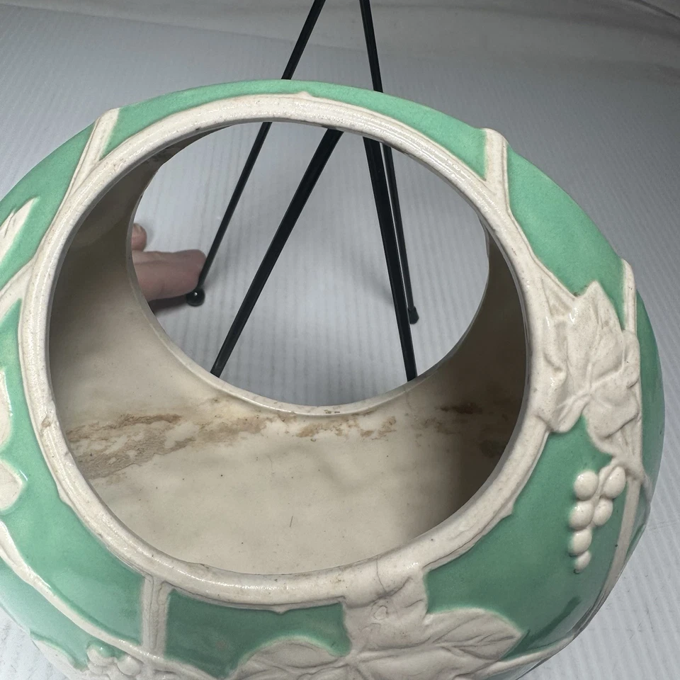 Jarrón japonés en forma de media luna, flores vintage en relieve MCM colgante Foto 3 de 4