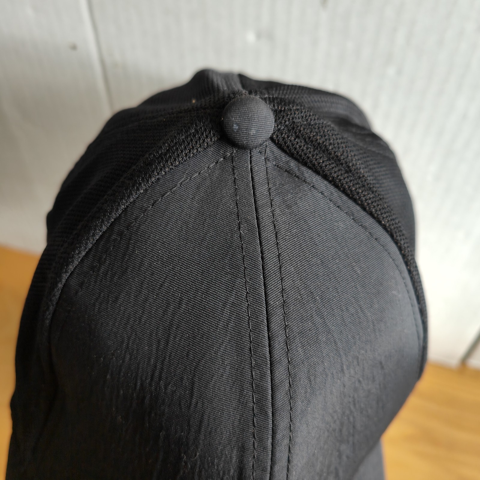 Dakine Surf Hat in Black Size OSFA Ear Protection Neck Clip Surfing Foiling 