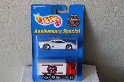 Hot Wheels Limited Edition H.E.B. 2 Pack Hiway Hauler & Jaguar XJ220