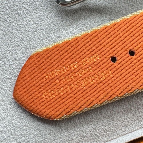 Apple Watch Hermès Orange Band Near for 42mm/44mm/45mm/46mm/49mm Used - Picture 3 of 6