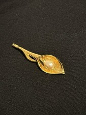 Vintage gold-tone flower calla lily pin brooch with pearl