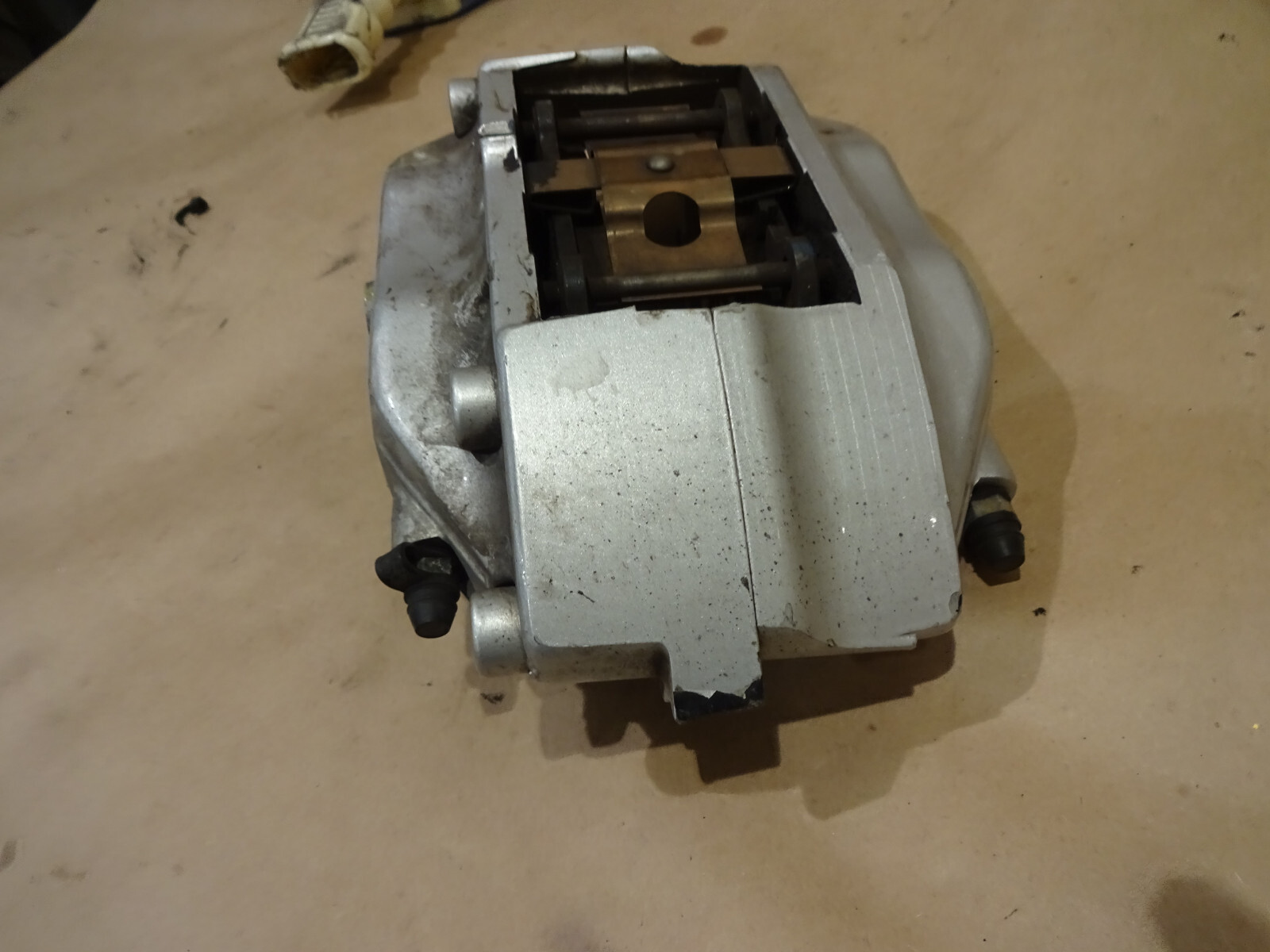 Maserati 4200 Coupe Spyder RH Right Front Brake Caliper Silver P/N  200050