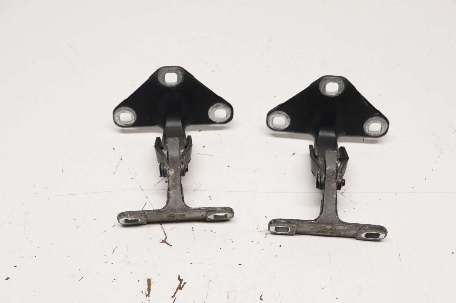 P206109 2007-2013 BMW X5 Tailgate Hinge Set LH + RH 14187910 OEM 