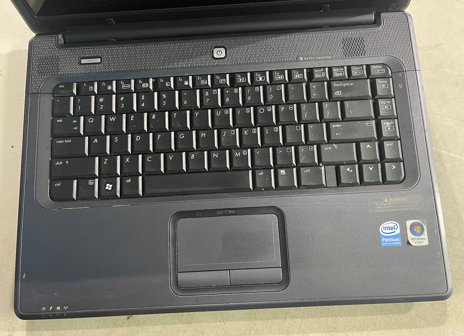 Compaq Presario C700 LaptopFor PartsLaptop ONLYReadSold As IsC774