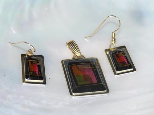 Estate Lightweight Goldtone Demi w Black Pink Green MODERNIST Pendant & Dangle - Picture 4 of 5