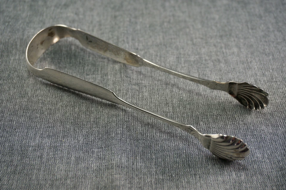 Pinzas de azúcar de plata para moneda R&W Wilson - circa 1830 - PATRÓN VIOLÍN - monograma Foto 2 de 4