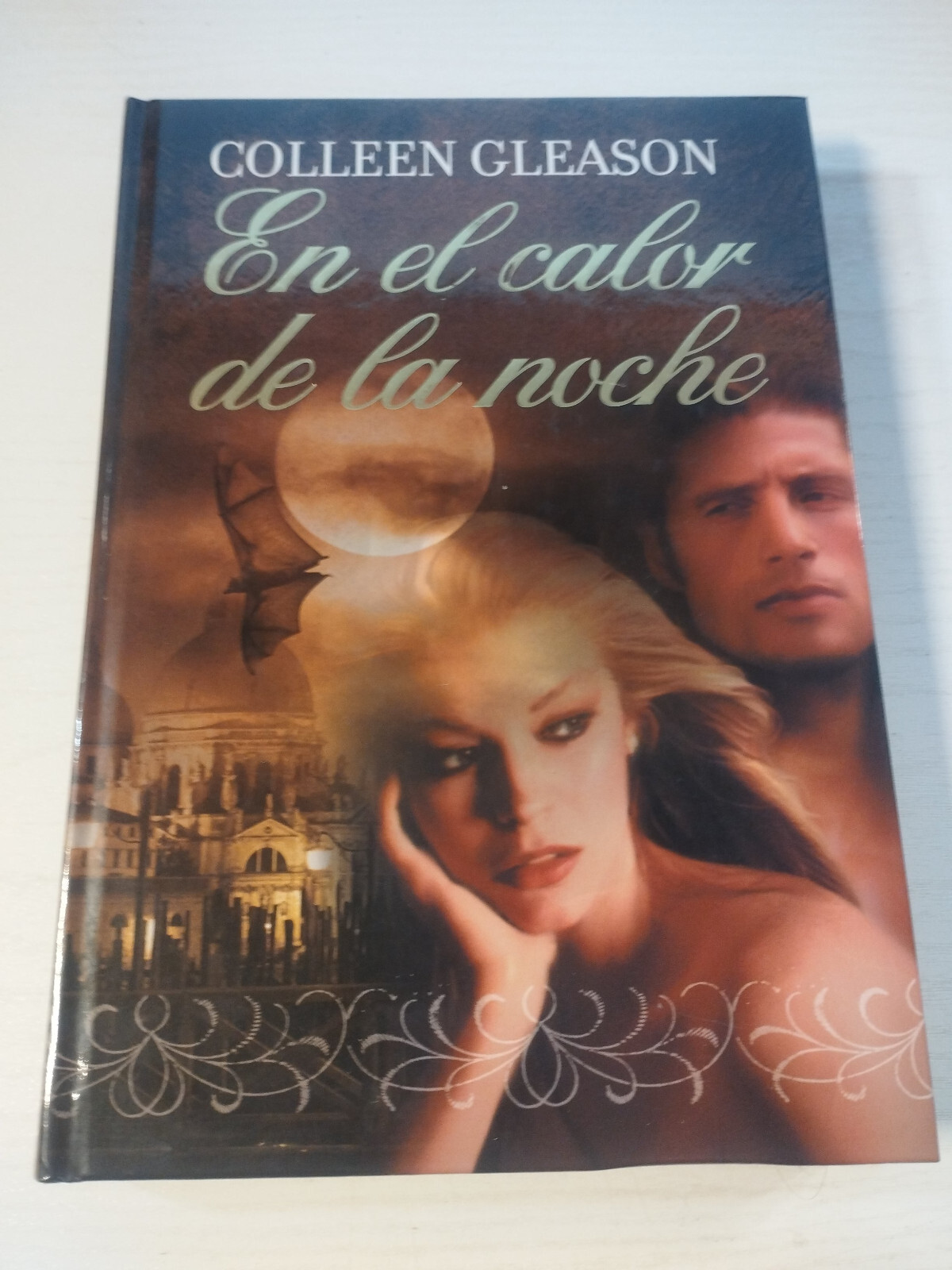 In the Heat of the Night Colleen Gleason Romance RBA 2010 - BOOK Spanish Am