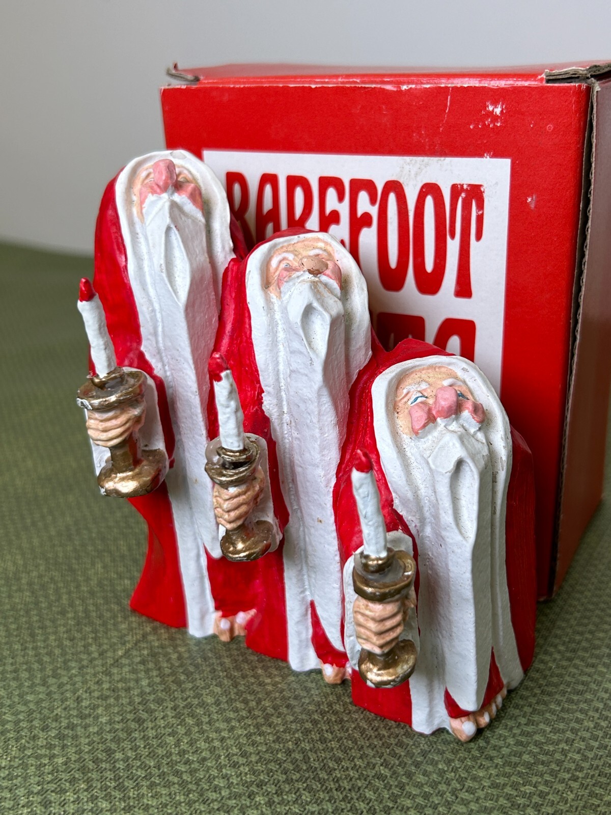 TRÍO DE PIES DESNUDOS SANTAS SOSTENIENDO CANDELABROS Estatuillas de Navidad DEPT 56