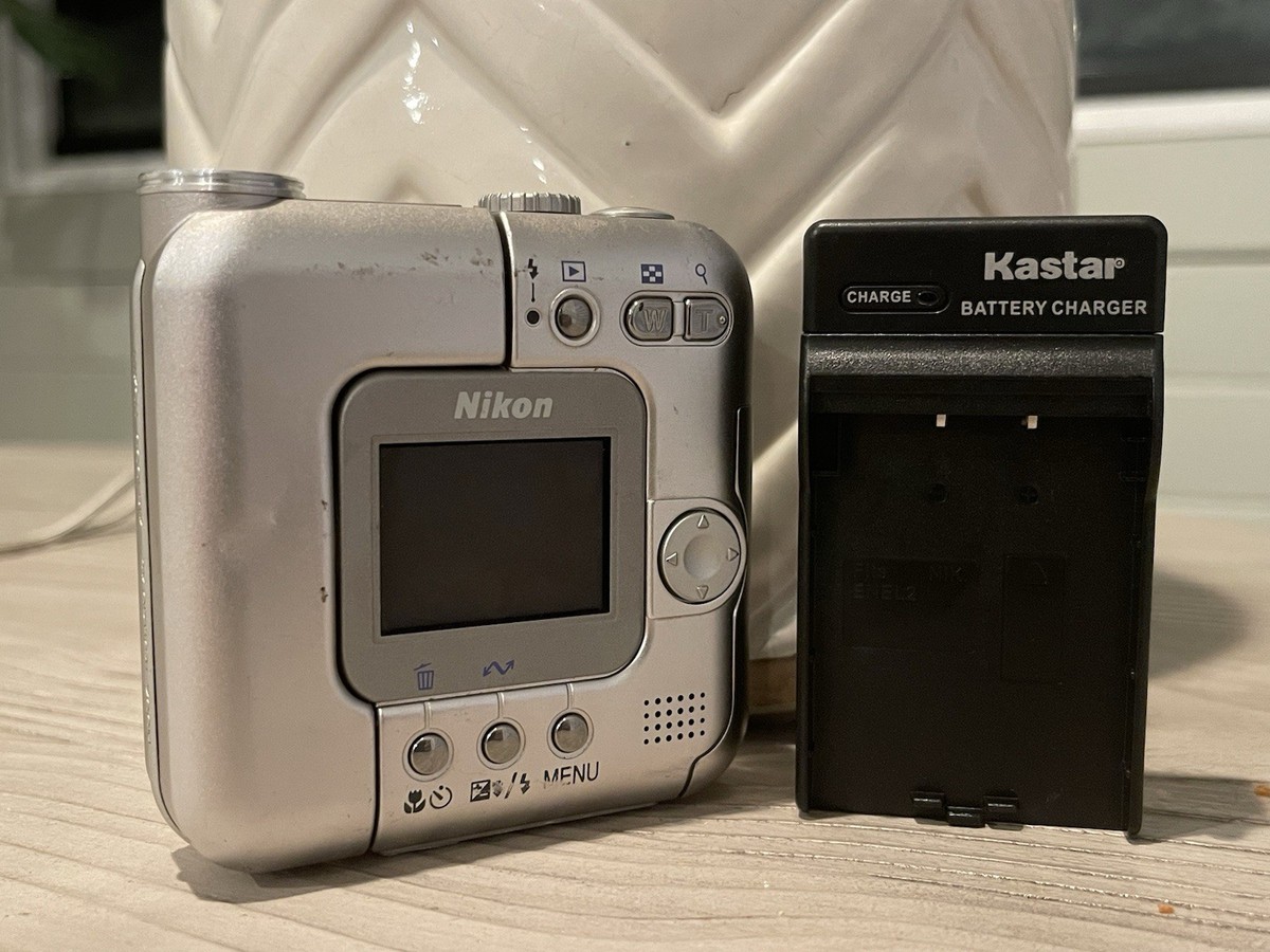 Nikon COOLPIX SQ 3.1MP Digital Camera - Silver for sale Nikon COOLPIX SQ 3.1MP Digital Camera - Silver for sale