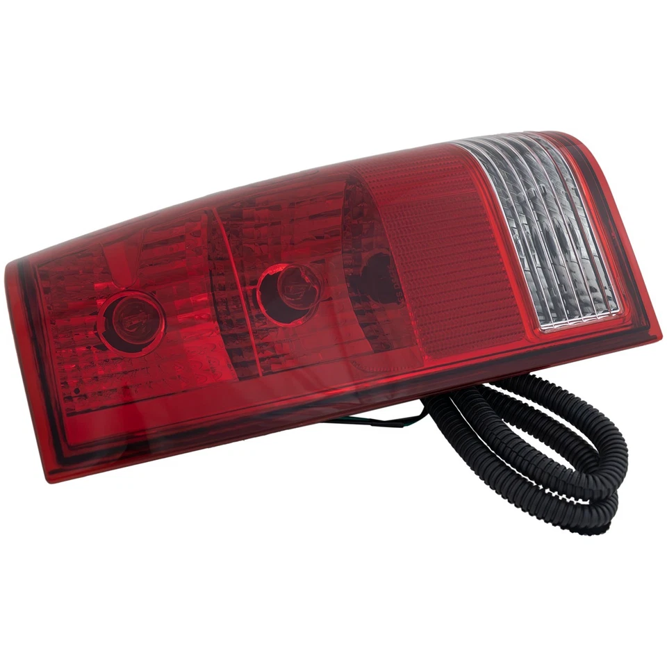 Luz trasera halógena lateral pasajero Nissan Titan 2004-2015 con bombilla NI2801161 Foto 4 de 4