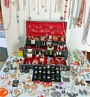 Huge Costume Jewelry Lot 200+ Gold & Silver Tone Many Signed VTG To Modern 7+ Lb