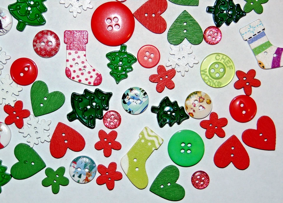 Lote de 60 Botones de Navidad Novedad Costura Artesanías Álbum de Recortes Madera y Plástico ¡NUEVO! Foto 4 de 4