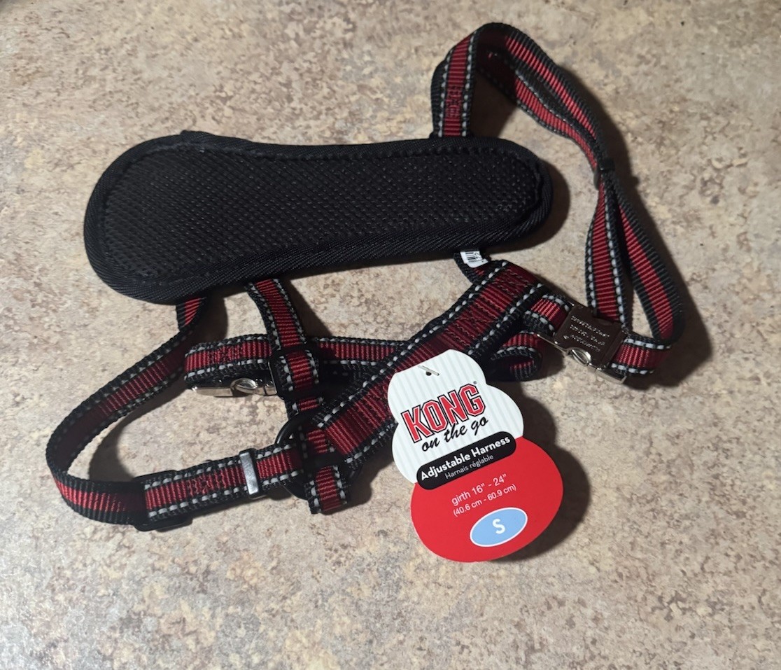 KONG ON THE GO Adjustable Dog Harness Size S With Seat Belt Tether NEW