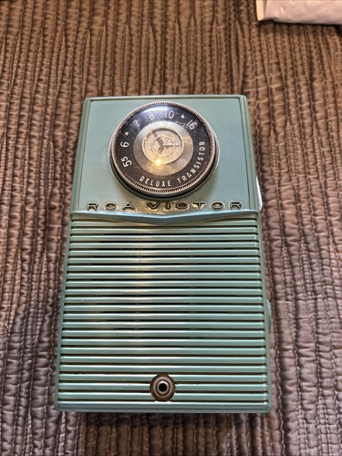 RCA Victor Deluxe Sea Foam Teal Transistor AM Radio Vintage Model T-1EH Works!!!