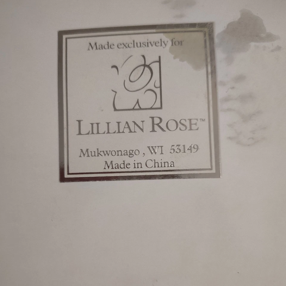 全新带盒 Lillian 玫瑰戒指枕头 — 第 3/4 张图片